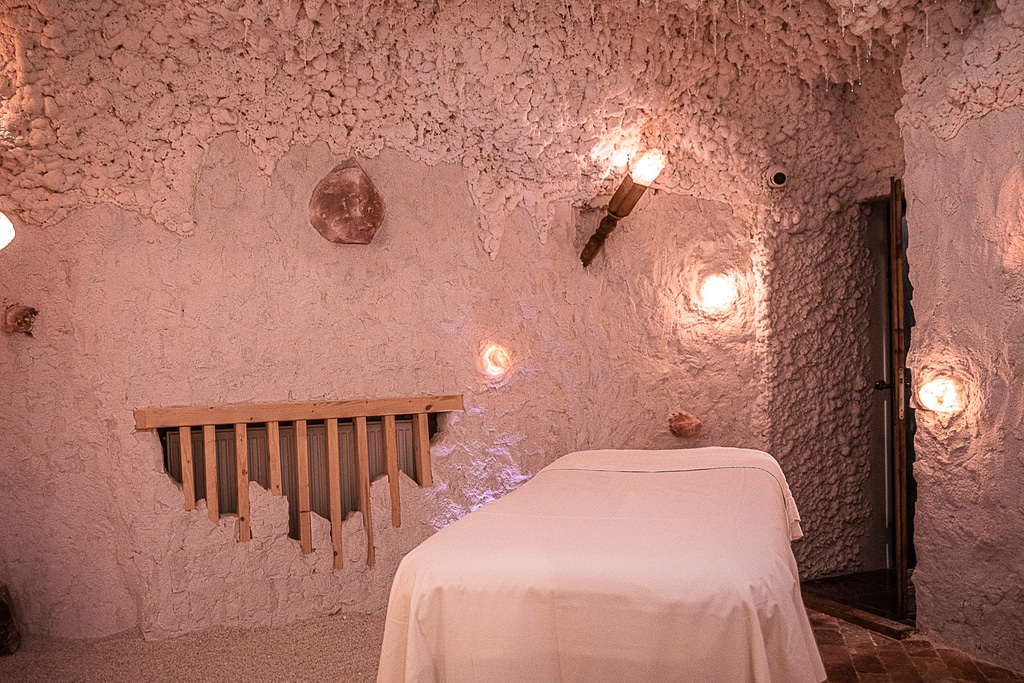 Sapphire Spring – massage in salt cave